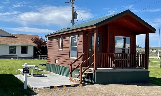 Frontier Cabin | Cozy cabin in delightful Kemmerer with AC, WiFi