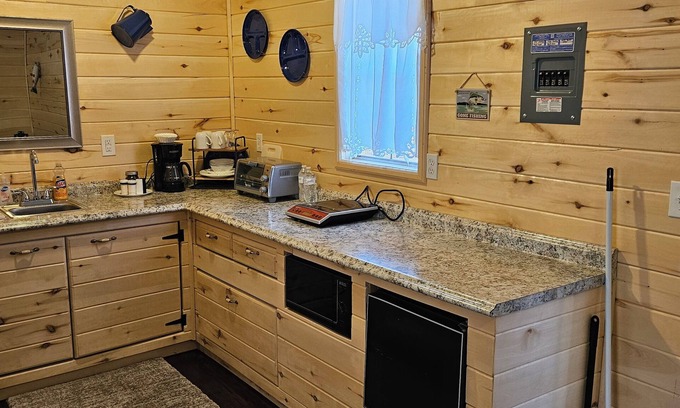 La Sal Cabin | Cozy cabin in lovely La Sal with AC/Heating,WiFi,Kitchen,grill and so much more