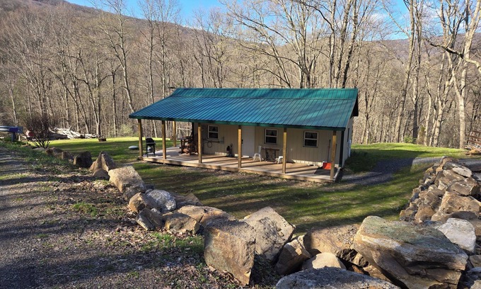 Hendricks Cabin | Cozy cabin in serene Hendricks with WiFi, AC