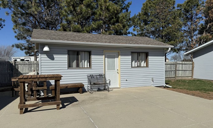Crofton Cabin | Cozy cabin near Lewis and Clark Lake and CJ’s at the Lake