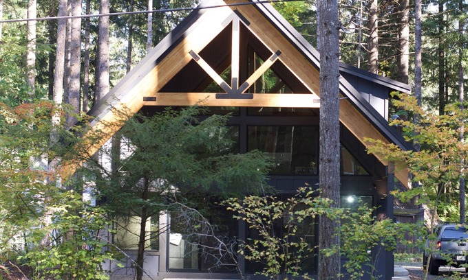Packwood Cabin | Cozy cabin near White Pass Ski Resort, Mt Rainier NP, and Cowlitz River.