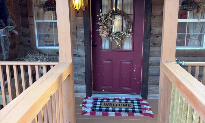 Citrus Springs Cabin | Cozy cabin on 10 acre farm with horses, chickens, cats, dog & gardens