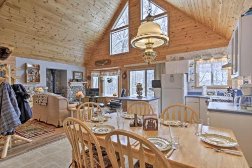 Weirgor House | Cozy Cabin on 10 Acres, Walk to Chippewa River!