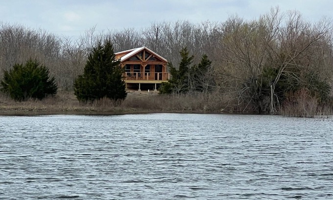 Klondike Cabin | Cozy Cabin on a Private Lake