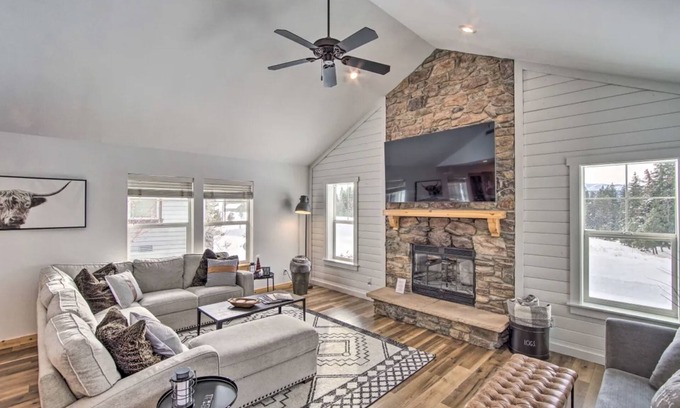Ronald House | Cozy Cabin Retreat- 5min to Lake Cle Elum,10min to Suncadia-Sleeps4 adults/4kids