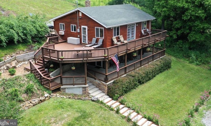 Berryville House | Cozy cabin right on the Shenandoah River. Kayak and tube your way to relaxation.
