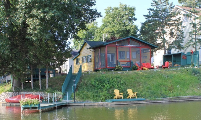 Paw Paw Cabin | Cozy cabin w lake view. Book now for Fall. Pumpkins, apples, campfire. Pets ok!