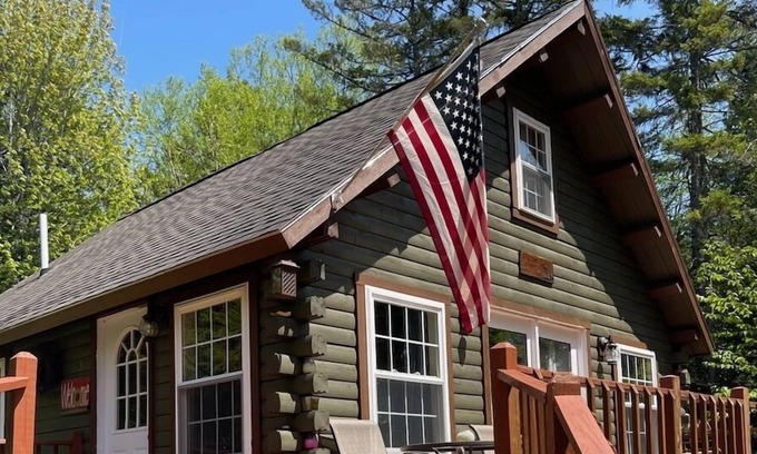 Beaver Cove Cabin | Cozy Cabin w/ Private Access to Beaver Cove Beach on Moosehead Lake