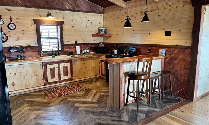 Talihina Cabin | Cozy cabin with mountain views on small family farm