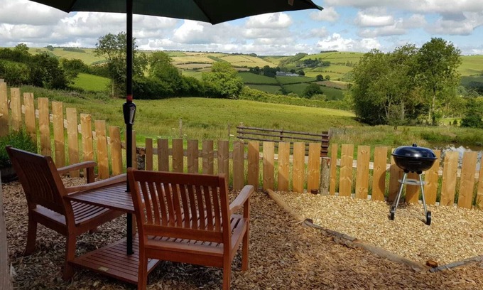 Newcastle-on-Clun Cottage | Cozy Cabine with the Beavers