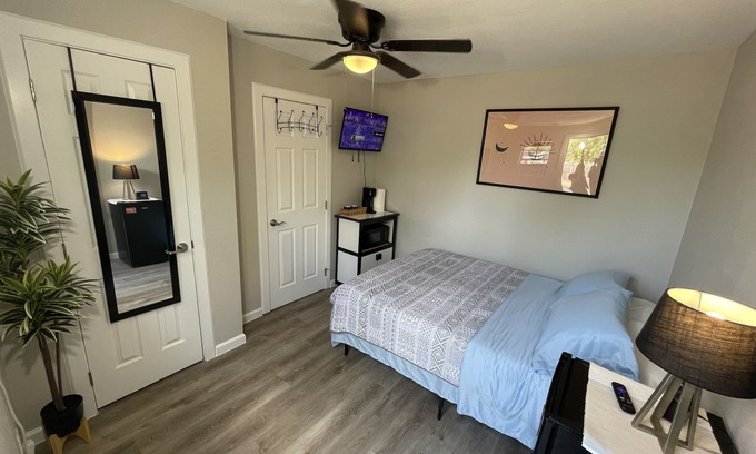 Shearer Hills - Ridgeview House | Cozy Casita in Central SA/10 min to Downtown! River Walk! The Alamo!