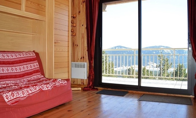 Les Angles House | Cozy chalet ground floor with balcony and 1 bedroom