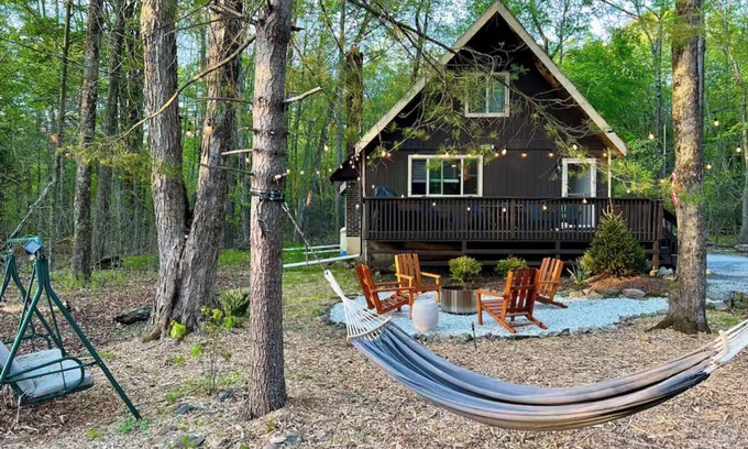 Thornhurst Ski Chalet | Cozy Chalet in Lake Community, Pocono Mountains, w/Hot Tub