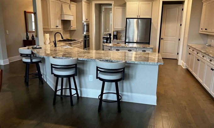 Alma Ski Chalet | Cozy chalet with fitness room, WiFi in adorable ATL