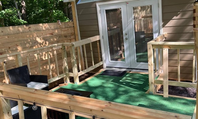 Greensboro House | Cozy ,Charming and Comfy Tiny Home with Beautiful View in a Quiet Area