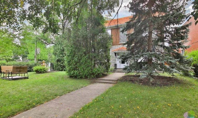 Ahuntsic Apartment | Cozy & Charming Montreal Apartment Next to Metro/Subway 2 Bedrooms + Garden