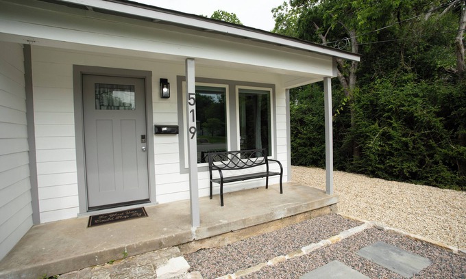 Denton House | Cozy, charming, stylish and natural wooded backyard close to UNT.