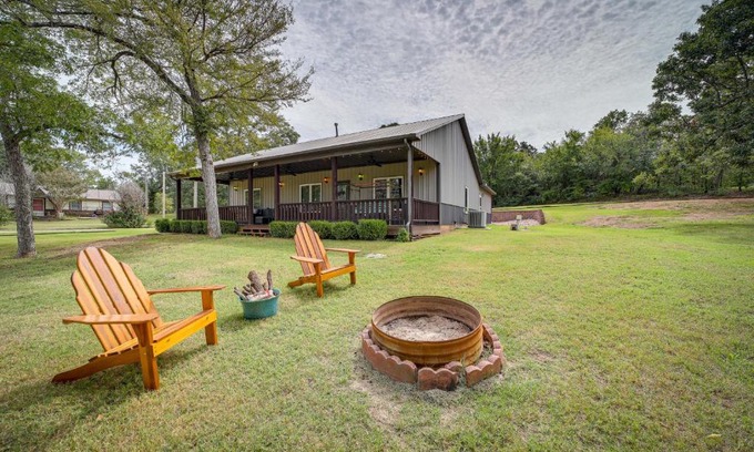 Checotah House | Cozy Checotah Retreat with Deck Near Eufaula Lake