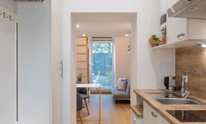 Neulerchenfeld Condo | Cozy City Studio, big Private Garden, 8 min to city center