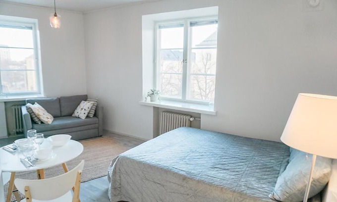 Keskinen District Apartment | Cozy City Studio by tram and bus stops