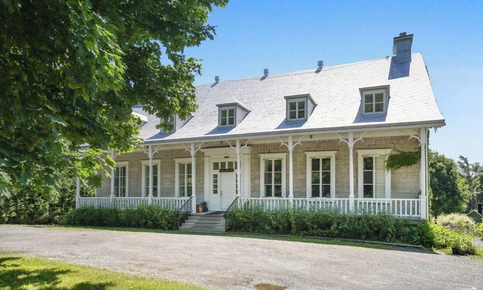 Chateau-Richer Apartment | Cozy, classy, cachet, spacious & central - Mt Ste-Anne, Vieux Québec, IleOrléans