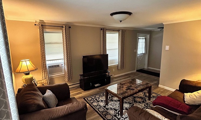 Clayton Apartment | Cozy, Clean, Convenient and Spacious 3-bedroom apartment in beautiful Clayton.