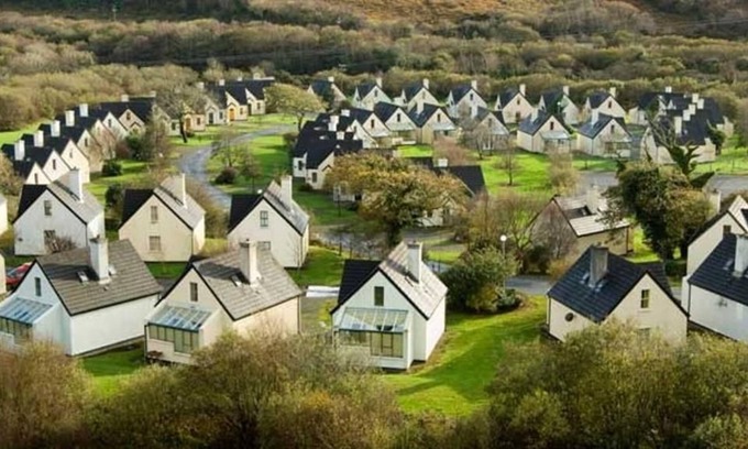 Clifden House | Cozy Clifden Holiday Homes with onsite facilities for Children