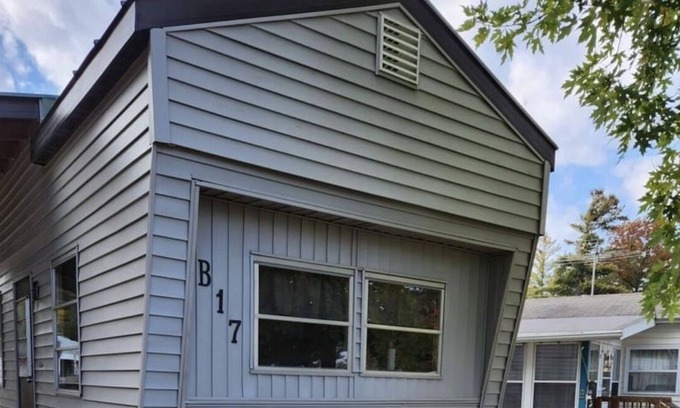 Clintonville Cabin | Cozy Cloverleaf Chain Lakes Rental