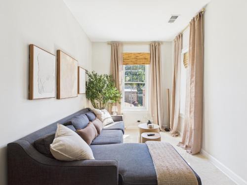 West Town Apartment | Cozy Coach House with Private Deck