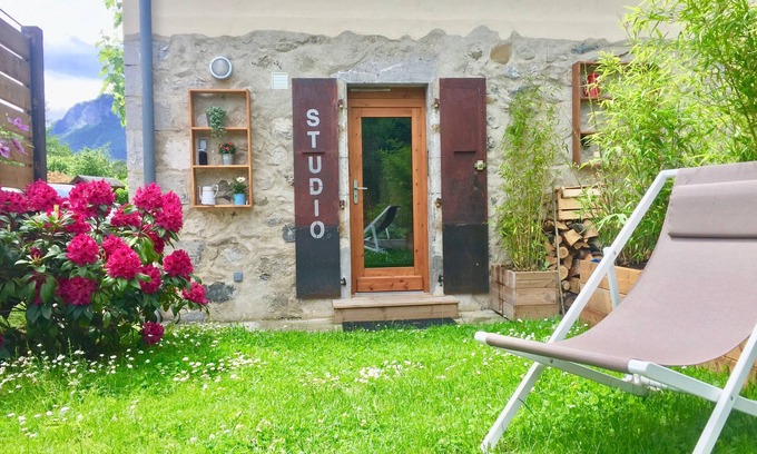 Chaparon Apartment | Cozy cocoon on the edge of Lake Annecy