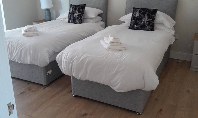 Roundwood Cottage | Cozy, comfortable cottage on an alpaca farm