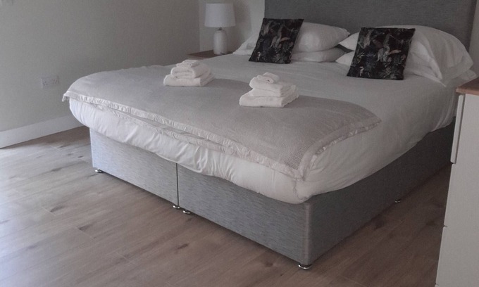 Roundwood Cottage | Cozy, comfortable cottage on an alpaca farm