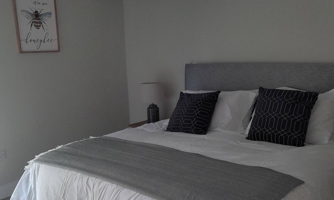 Roundwood Cottage | Cozy, comfortable cottage on an alpaca farm