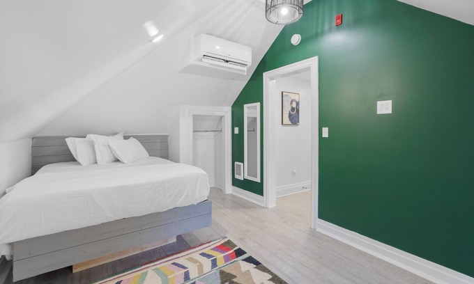 West Philadelphia Apartment | Cozy Comfortable and Quiet Loft