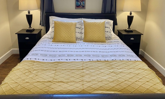Prince George House | Cozy & Comfy~Fast WI-FI~Self Check-In~Free Parking