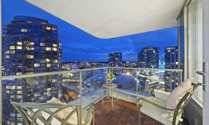 Crosstown Apartment | Cozy condo in D/T Vancouver with water view (3bed/2BR/BA/Free Parking/Central AC