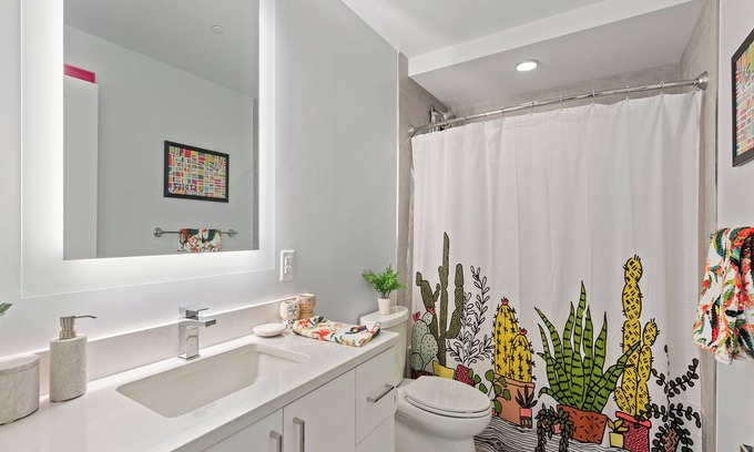 U Street Corridor Condo | Cozy Condo in the heart of U-Street