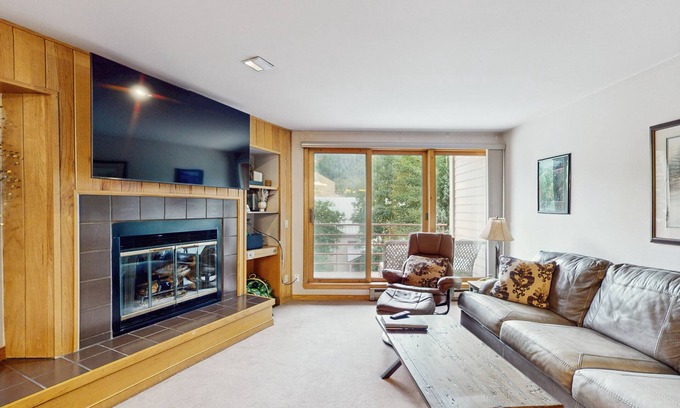 Mountain House Condo | Cozy Condo with Great Views, Shared Pool & Hot Tub - 350 Yards to the Slopes
