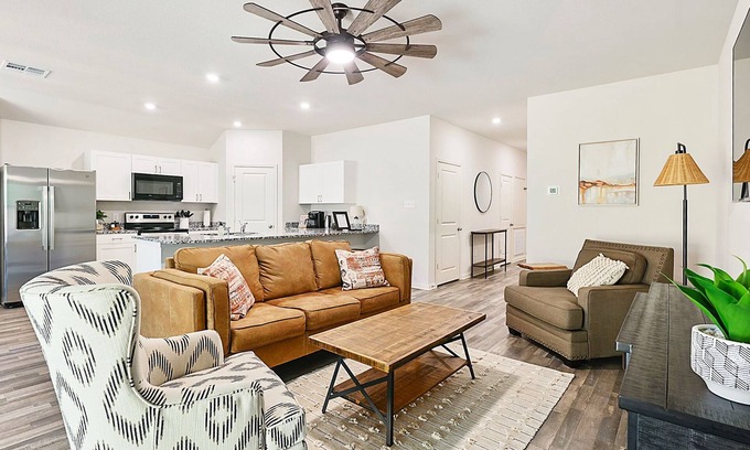 College Station House | Cozy & convenient to TAMU, the Brazos County Expo, & Legends!