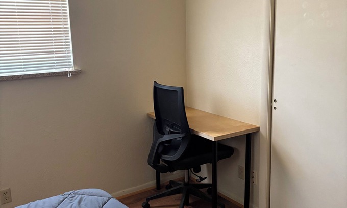 La Junta Apartment | Cozy Corner 1401- West -Unit 2-bedroom apt in adorable La Junta with WiFi, AC