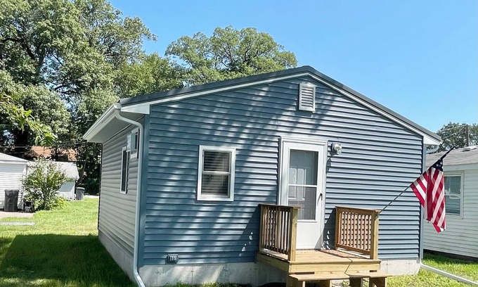 Bass Lake Cottage | Cozy cottage 300’ from lake at Bass Lake, IN-6411.