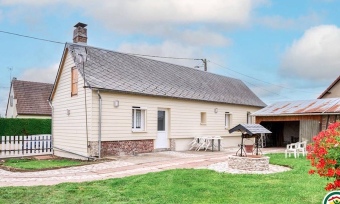 Richemont Cottage | Cozy Cottage by the Woods, Enclosed Garden, Parking