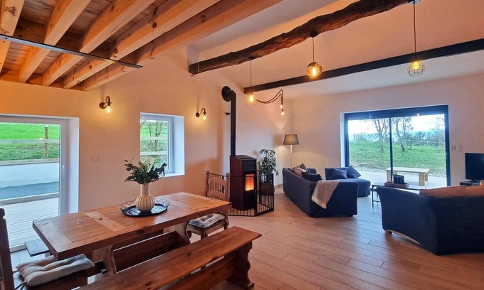Pouilly-les-Feurs Cottage | Cozy Cottage for 8 Guests, Pets Allowed