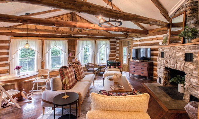 Williamstown House | Cozy Cottage in the Berkshires on 1.6 Acres
