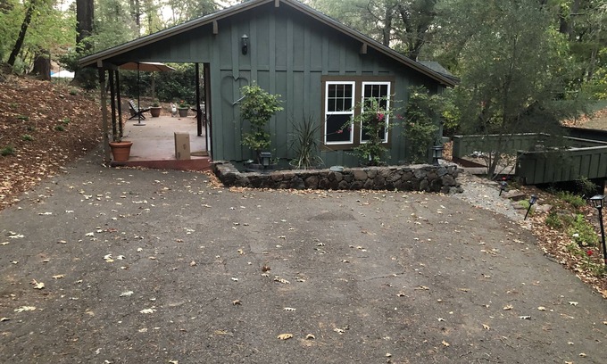 Calistoga Cottage | Cozy cottage in woodsy haven - 2 miles from downtown Calistoga