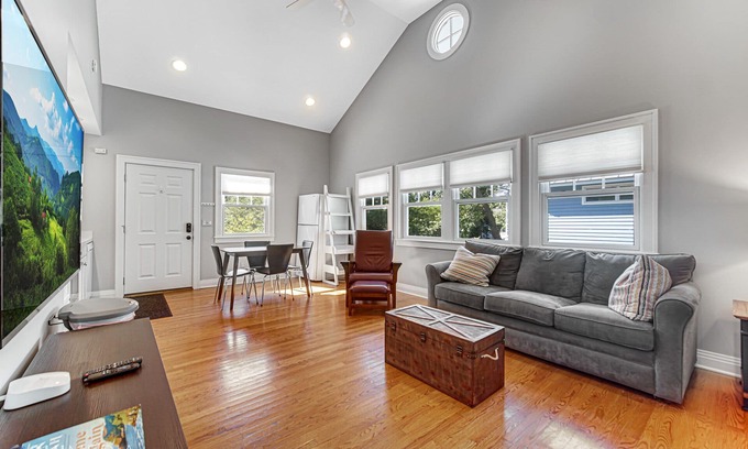Michigan City House | Cozy cottage NOW available for short or long term rentals(seasonal)