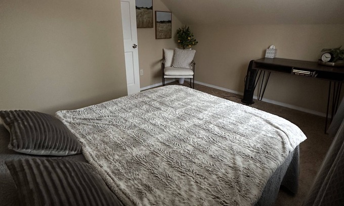 Butte Cottage | Cozy Cottage Tucked back with an Amazing View of Pioneer Peak!