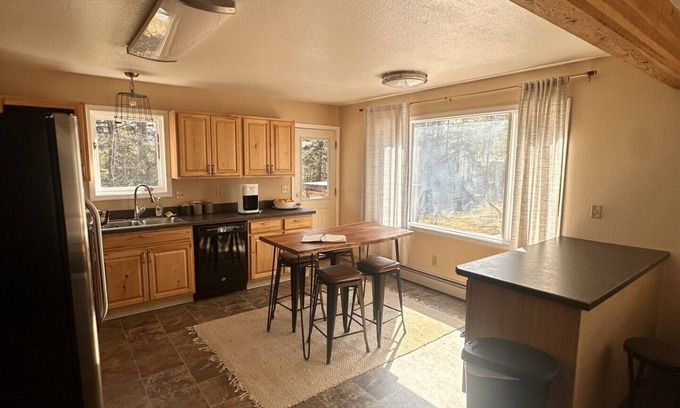 Butte Cottage | Cozy Cottage Tucked back with an Amazing View of Pioneer Peak!