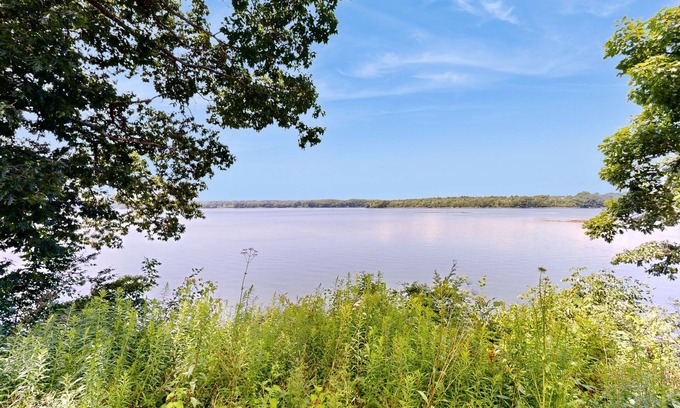 South Thomaston House | Cozy Cottage with Ocean Views, Sunsets and Dog-Friendly Charm