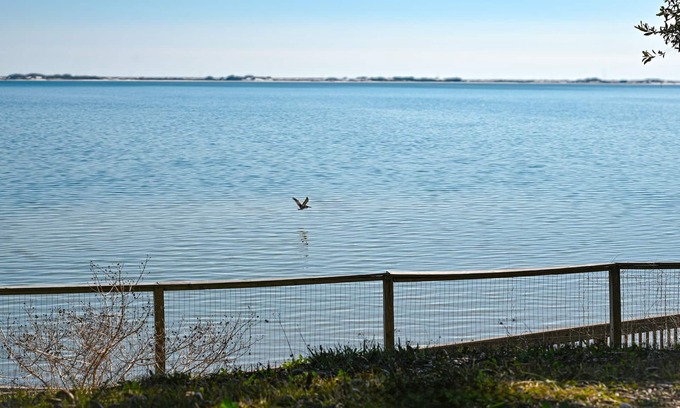 Navarre Cottage | Cozy Cottage with Beach Access